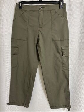 Women’s NWOT army green Social Standard by Sanctuary cargo pants. Size M/M